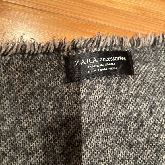 Thick Scarf/Decorative Throw from Zara - Picture 6 of 6